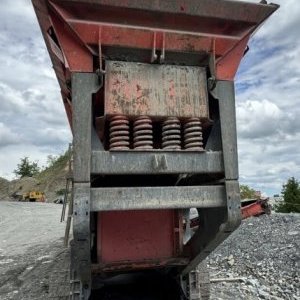 foto 46.5t brecher 400t/h mobil Sandvik QJ340